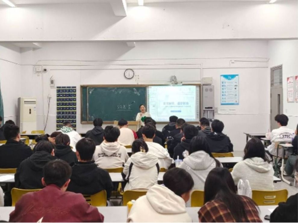信息工程学院召开“实习启航,逐梦职场”2025届毕业生离校实习主题班会