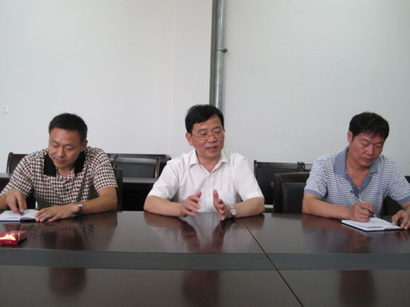 李柱梁院长来我系指导工作