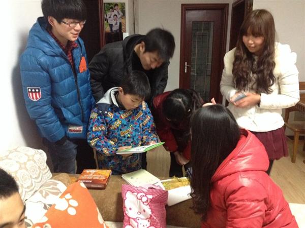 信息工程系团总支积极开展学雷锋志愿服务月活动
