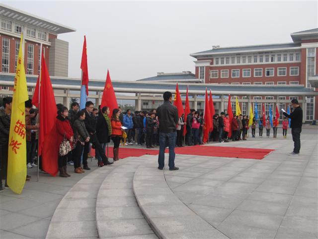 信息工程系学雷锋志愿服务月活动掠影上