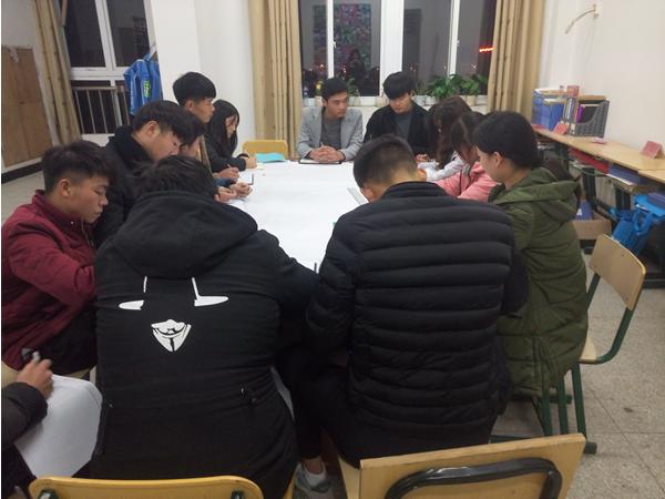 信息工程系团总支开展“四进四信”主题会议