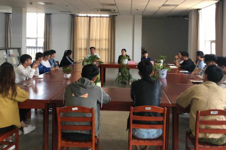 信息工程系参加校图书馆读者座谈会