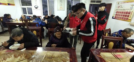 信息工程系赴天康敬老院开展献爱心志愿服务
