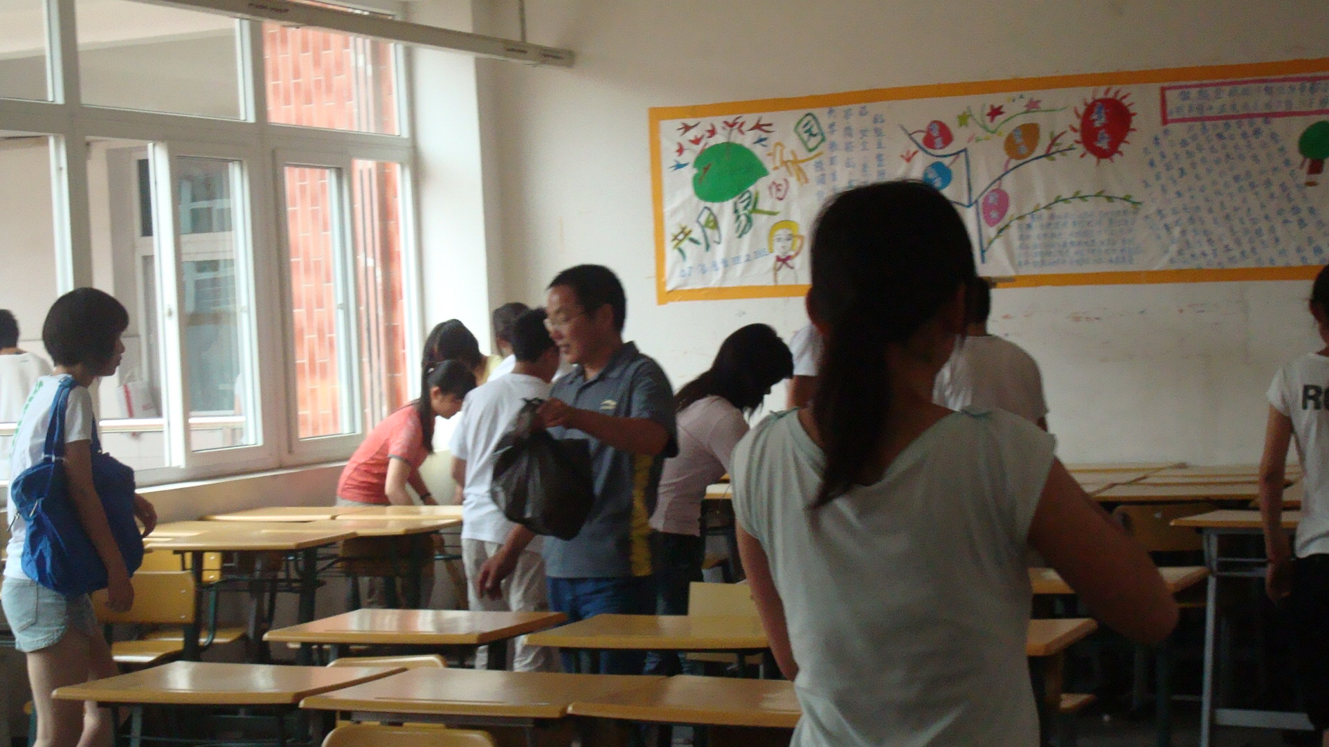 ATA软件学院全体师生卫生大扫除热火朝天