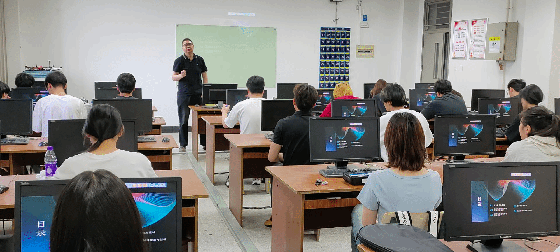 信息工程学院举办《无人机行业应用领域与市场前景分析》学术讲座