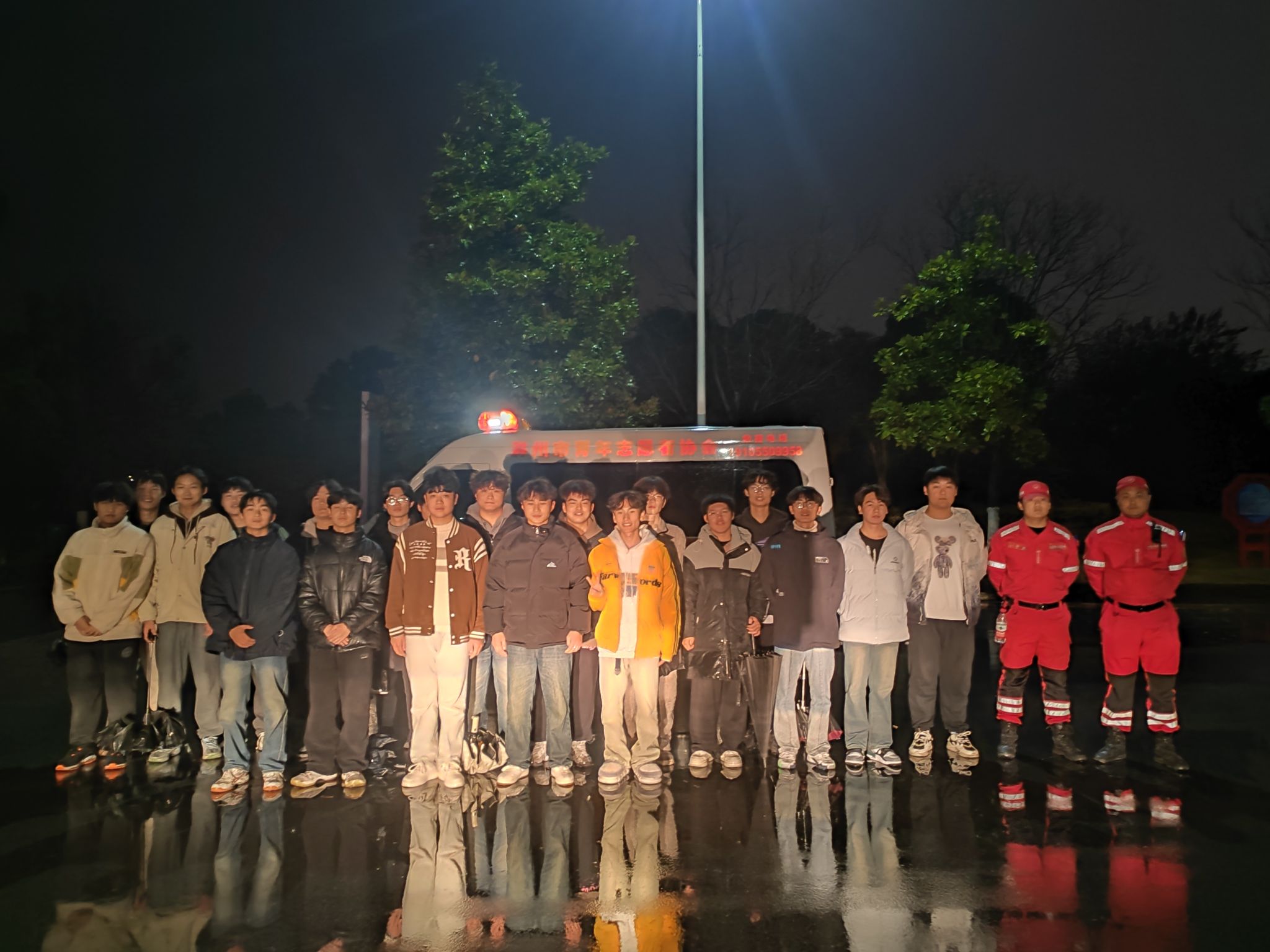 寒雨寻人展担当,爱心奉献暖滁职——信息工程学院团总支积极开展“关爱老人 暖心寻踪”志愿行动