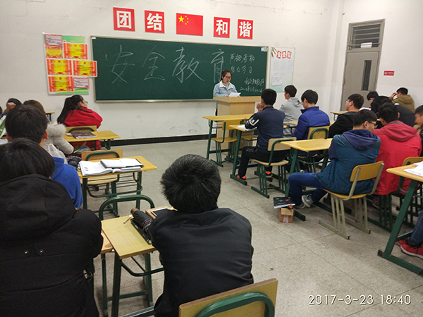 信息工程系16物联网班召开安全教育主题班会