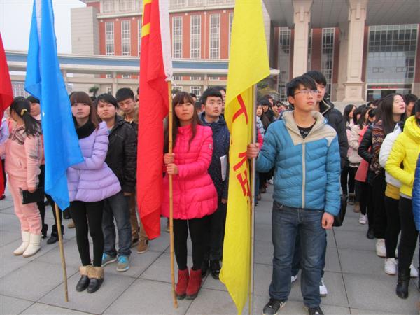 信息工程系参加“青年志愿者”主题升旗仪式