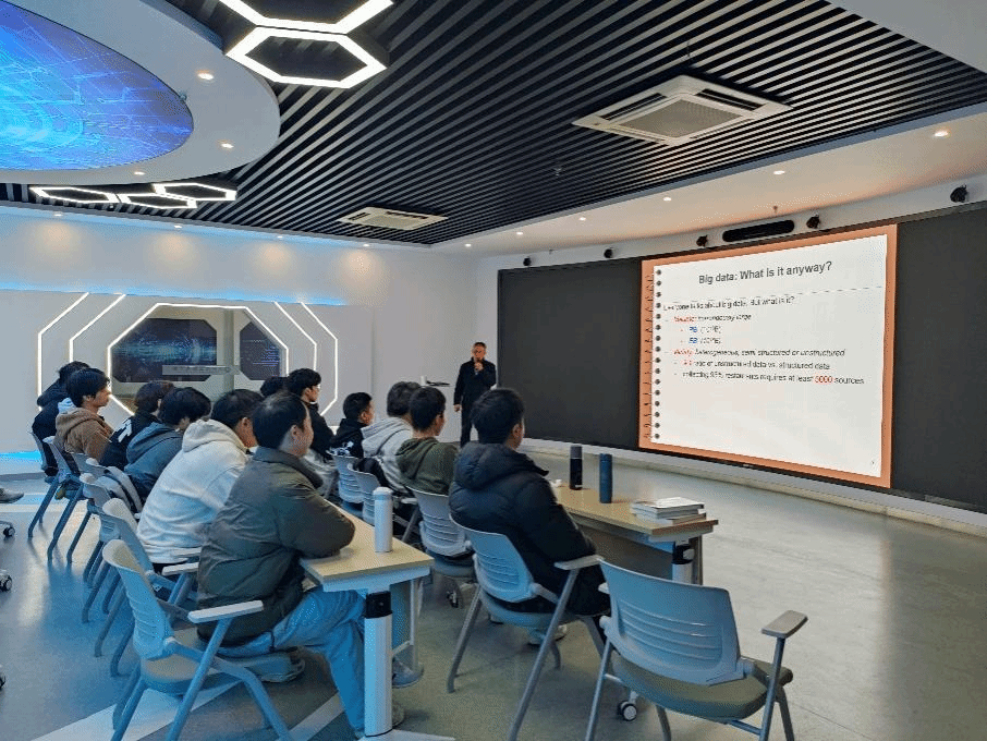 大数据技术应用学术讲座:点亮滁州职院师生专业成长之路